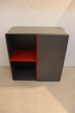 Meuble de rangement rouge et anthracite