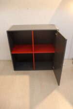 Meuble de rangement rouge et anthracite – Image 2