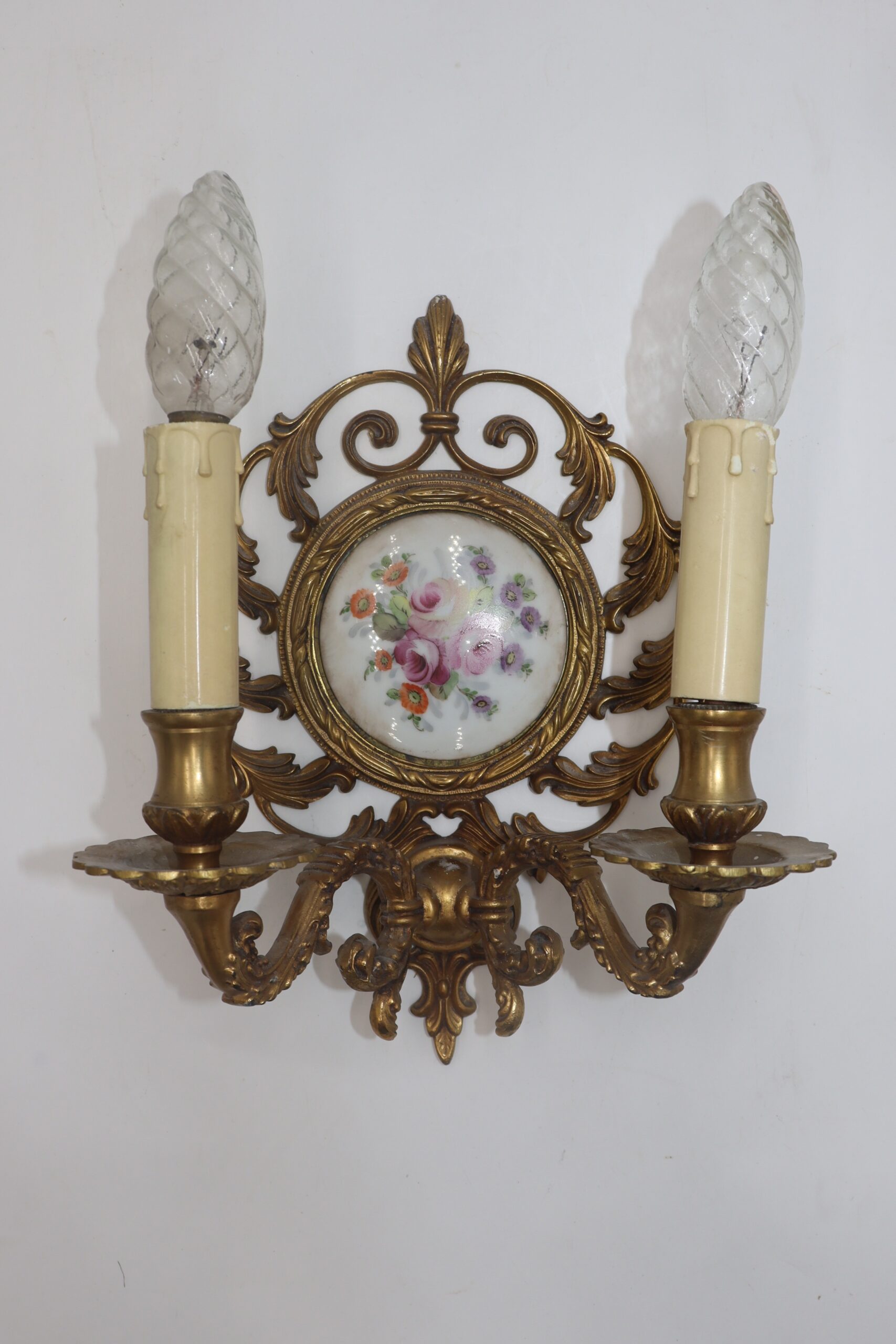 DC 252 Applique avec peinture à la main – Image 1