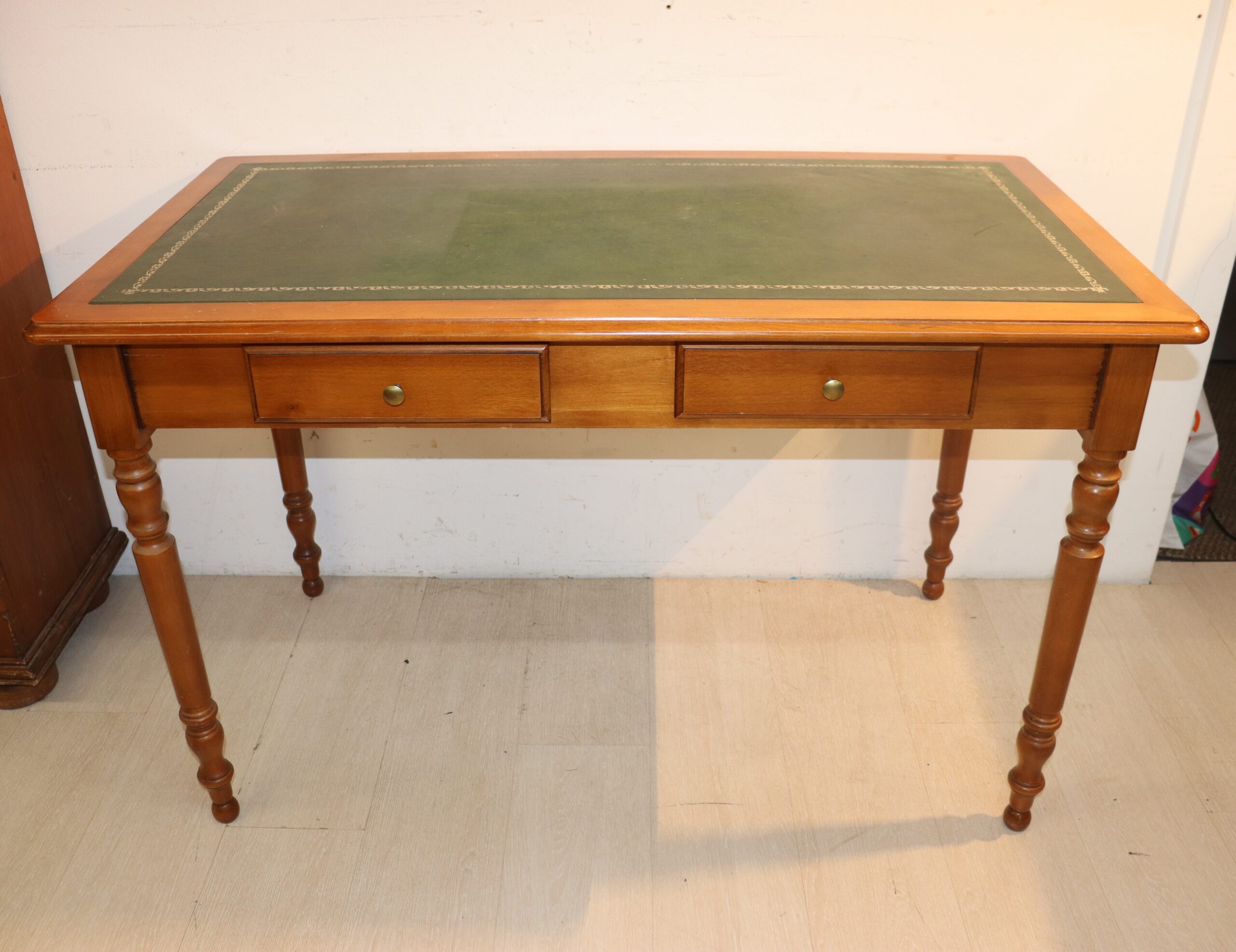 9754 Bureau – Image 1