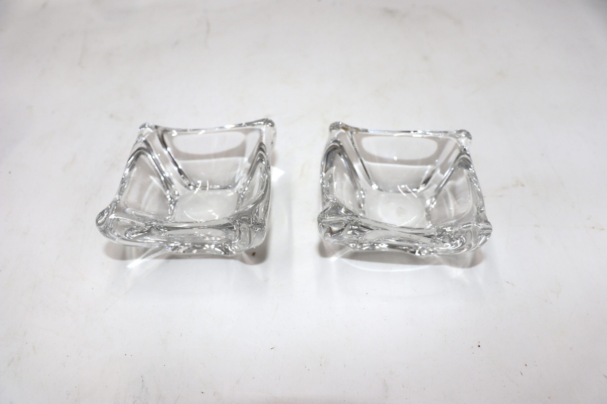 9761 2x petits cendriers en cristal signé "Daum France" – Image 1