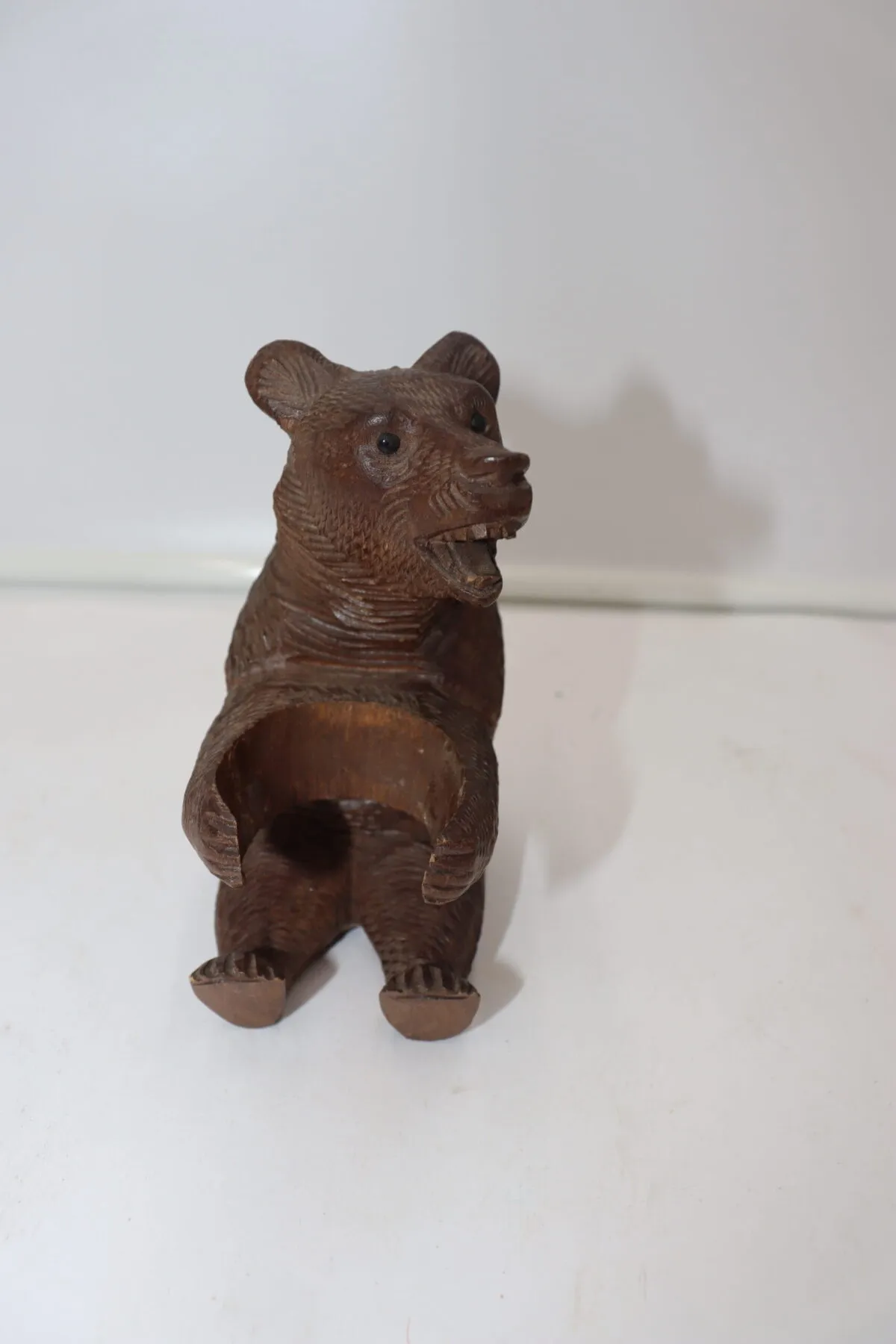 Ours porte pipe en bois sculpté de la Forêt-Noire – Image 2