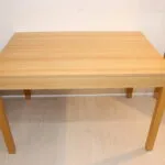 Table de salle à manger en bois