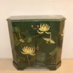 Meuble en peinture laqué vert