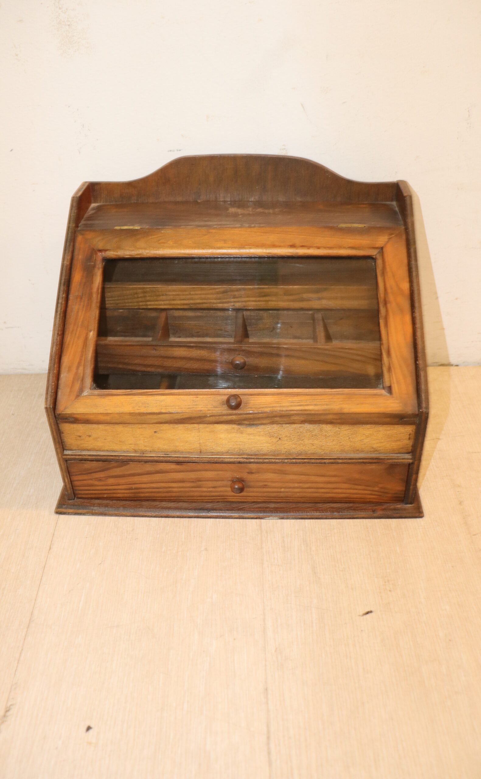 9789 Ancienne boîte de rangement – Image 1