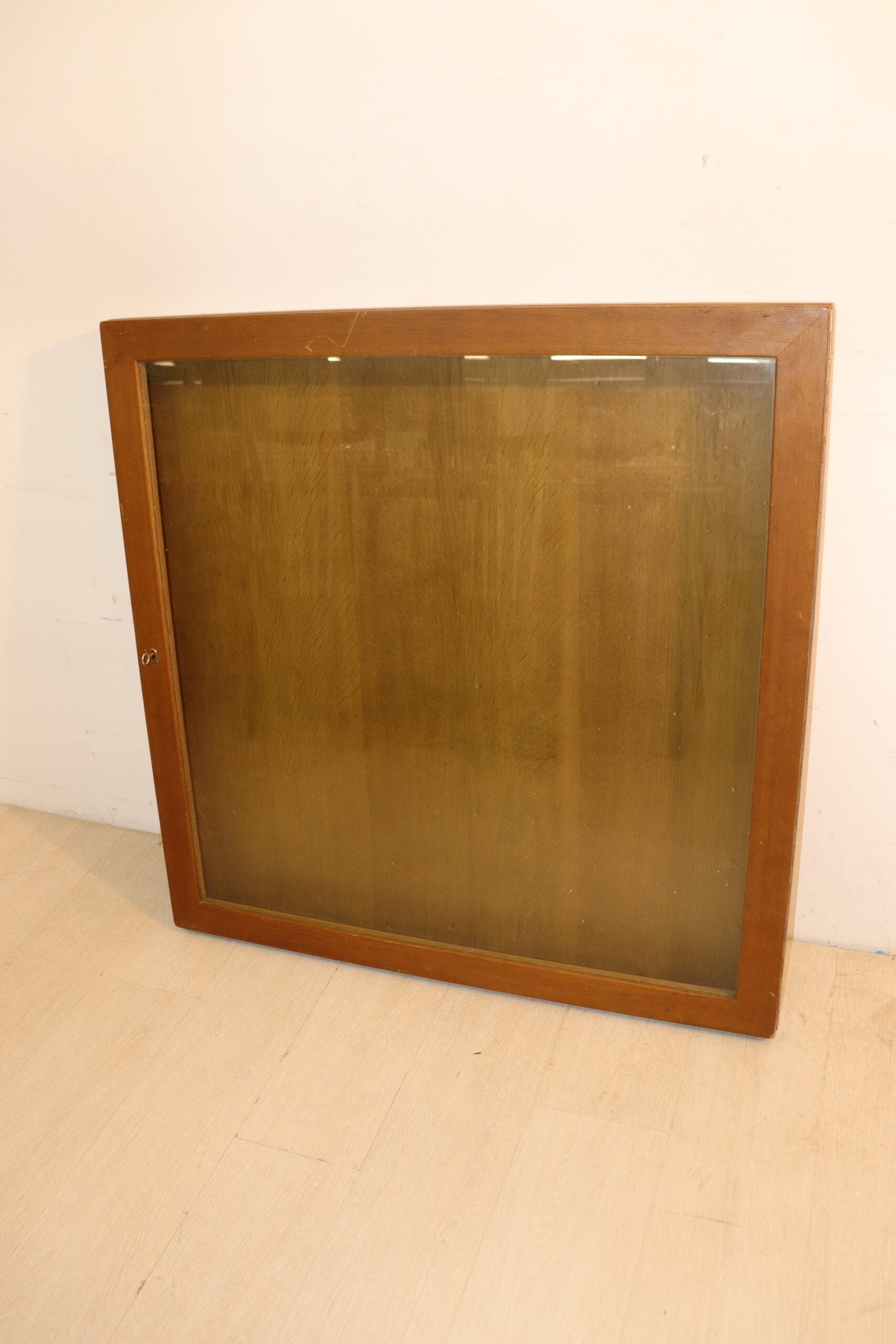 9813 Vitrine – Image 1