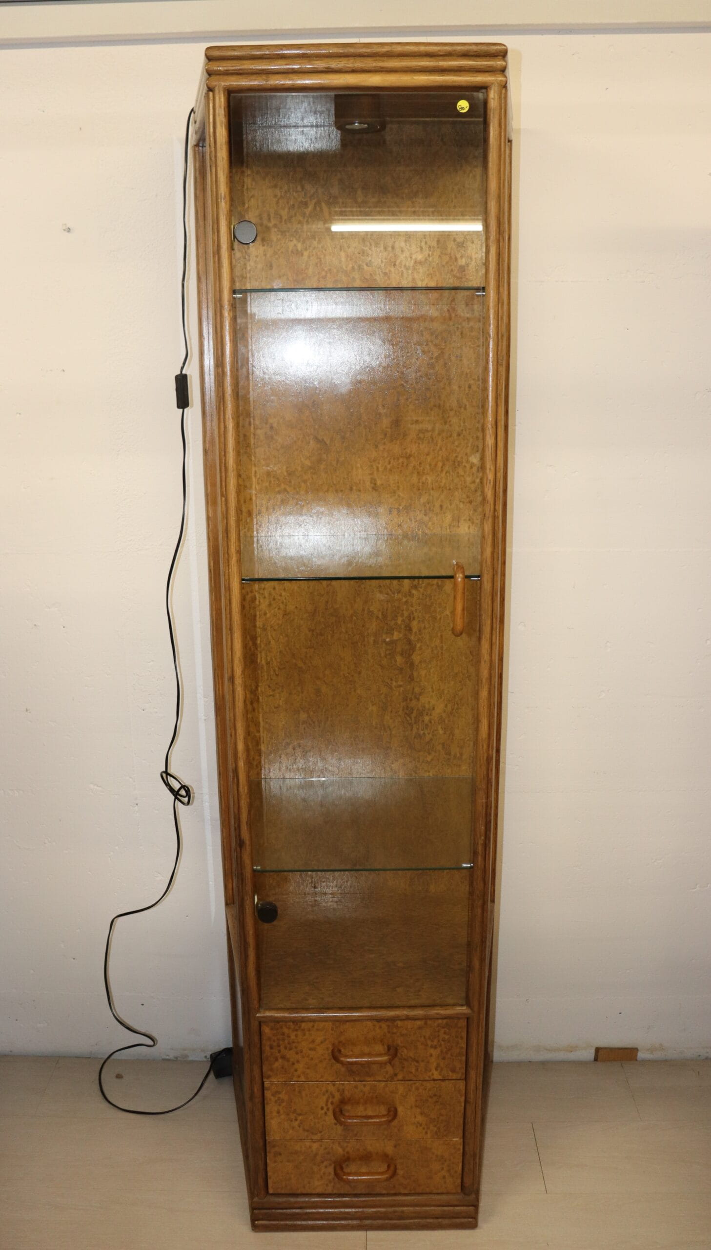 9819 (2) Vitrine – Image 1