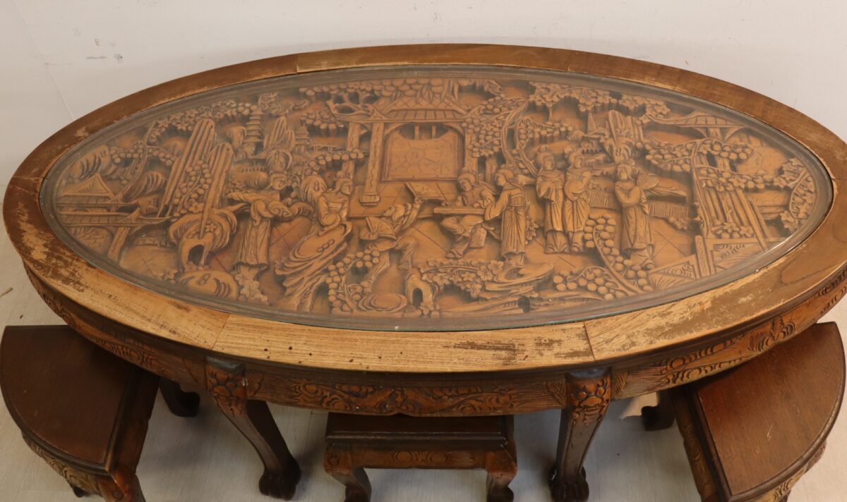 Table basse orientale sculpté avec 6x tabourets gigognes – Image 2