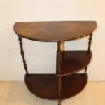 Petit meuble d'appoint demi-lune
