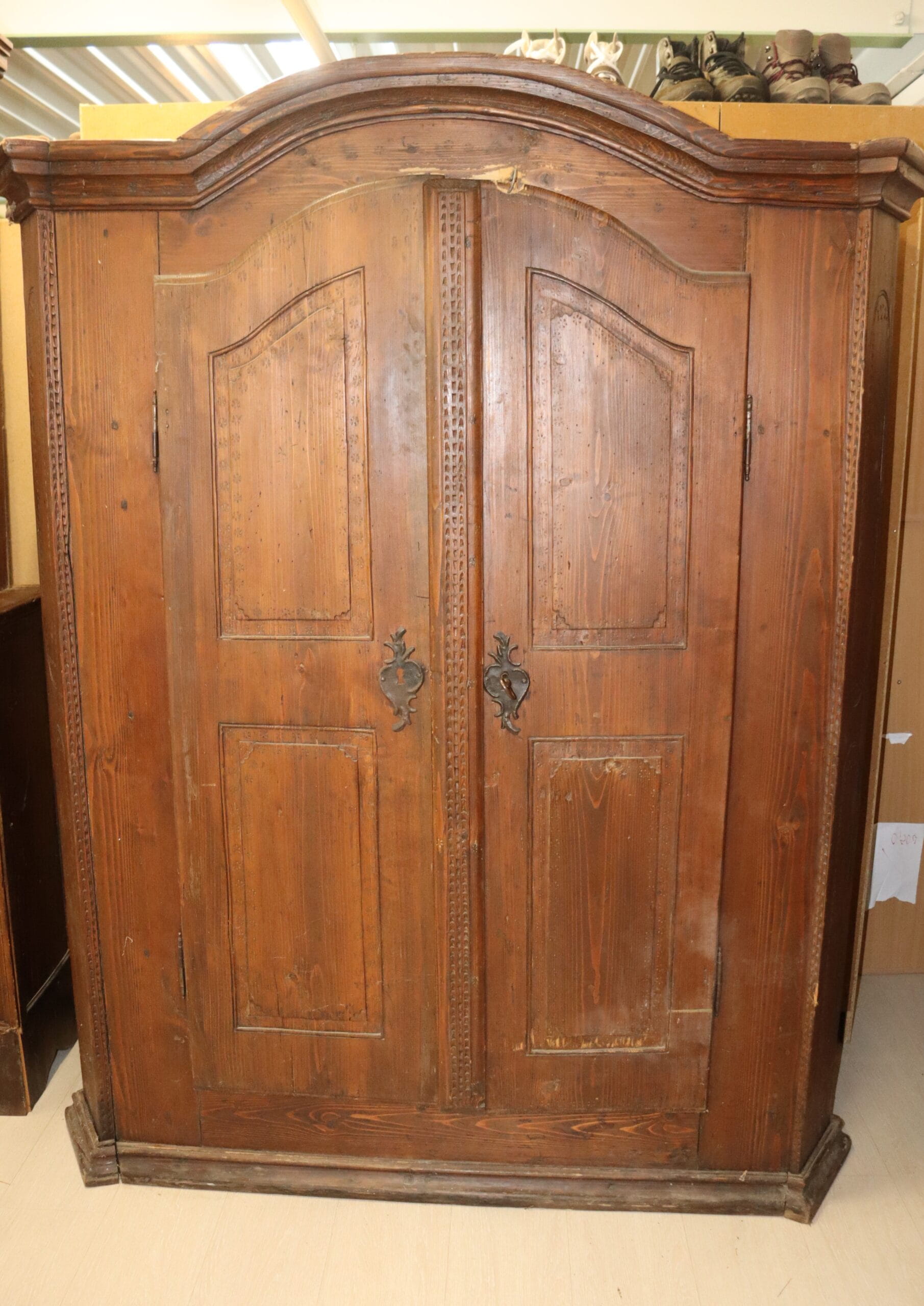 9863 Armoire – Image 1