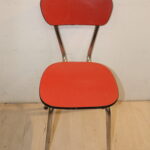 Chaise en formica rouge