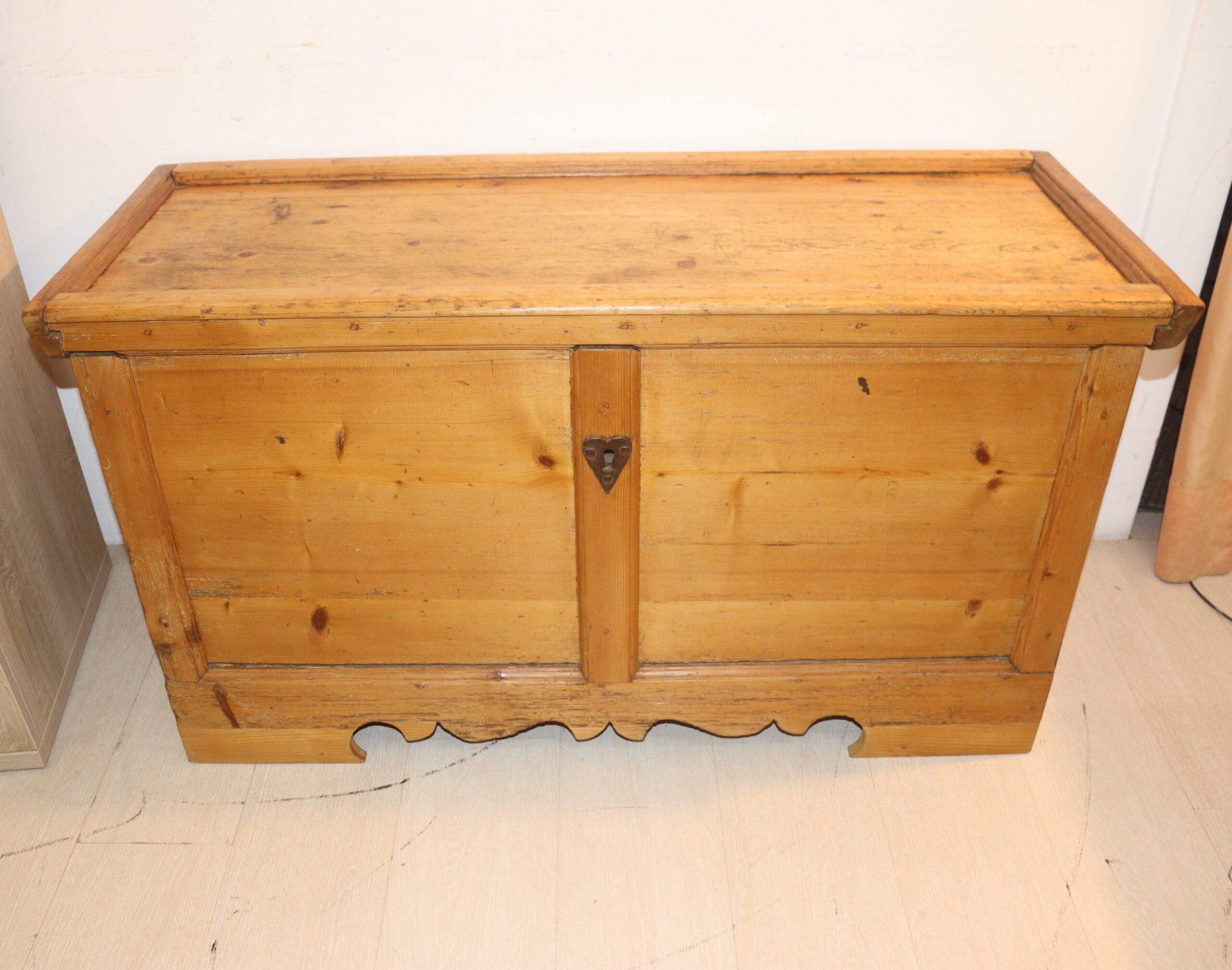 9899 Coffre en bois – Image 1